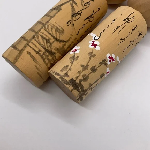 TWO VINTAGE WOOD JAPANESE KOKESHI DOLLS - Picture 9 of 13